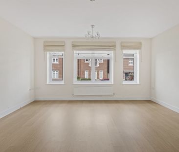 Louden Square, Reading, RG6 1FN - Photo 1