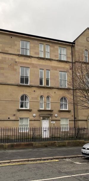 9 College Mews, BT71PS, Belfast - Photo 1