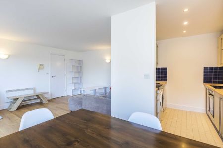 Price £2,000 pcm - Available 22/11/2025 - Furnished - Photo 4