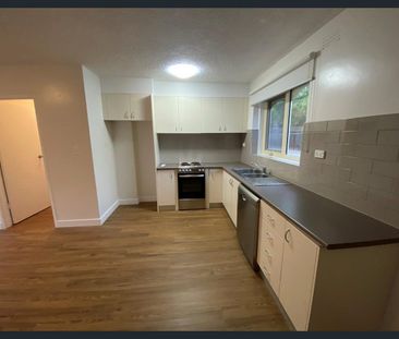 SPACIOUS TWO-BEDROOM! - Photo 4