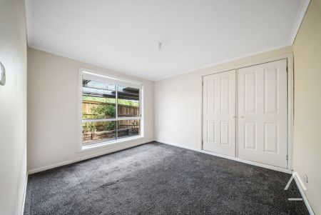 Sunny 3-Bedroom Home in Quiet Cul-de-Sac - Photo 3