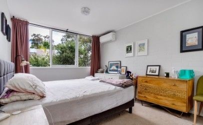 MODERN THREE BEDROOM TOWNHOUSE - Photo 4
