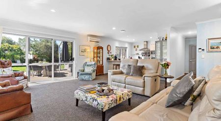 Lovely 3 bedroom home - Photo 2