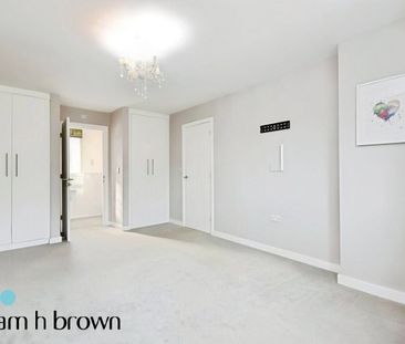 Holden Way, Colchester, Earls Colne - Photo 5