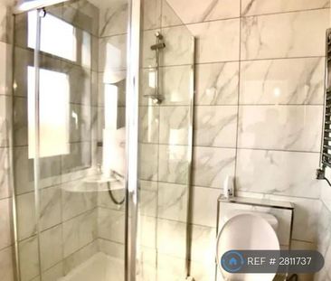 1 bedroom in a house share to rent - Photo 6