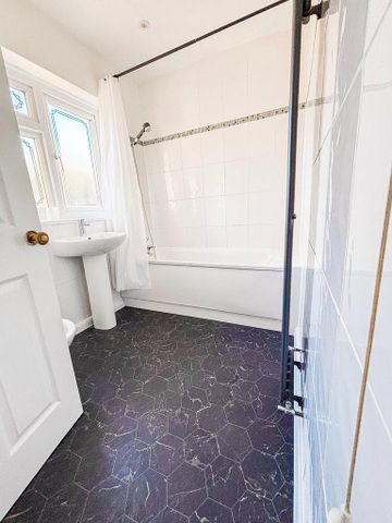 3 bedroom detached house to rent - Photo 2