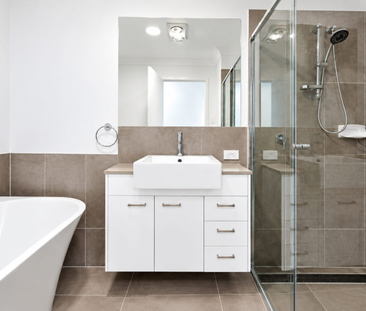 Spacious & Stylish Townhouse in the Heart of Calamvale - Photo 3