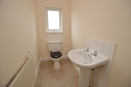 2 Bedroom Terraced House - Photo 2