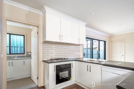3 Bedroom Modern Unit - Photo 3