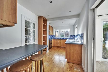 4 bedroom semi-detached house to rent - Photo 5