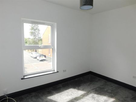 3 bedroom end of terrace house to rent - Photo 3