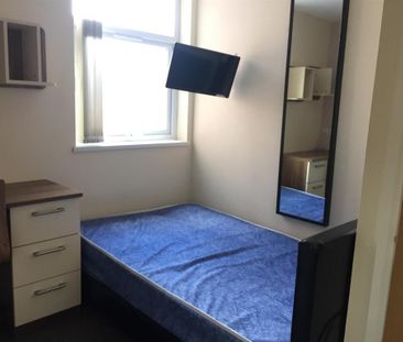 8 bedroom terraced house to rent - Photo 1