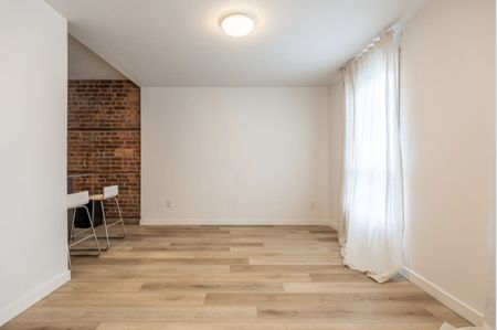 For Lease - 41 Burlington Street Unit# 1, Hamilton, Ontario - Photo 3