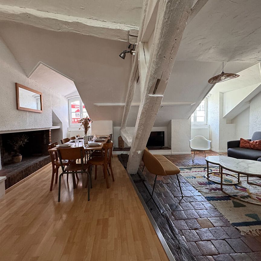 T4 bis - Duplex meublé en hyper-centre d'Orléans avec 3 chambres et deux salles d'eaux/de bains - Photo 1
