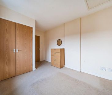 3 bedroom end of terrace house to rent - Photo 1