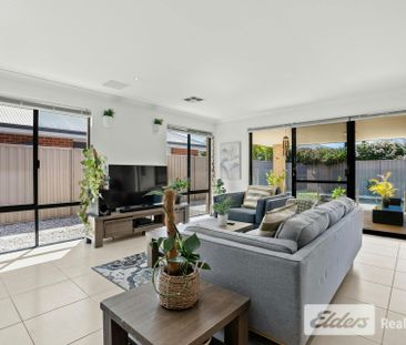 $800 per week including monthly pool maintenance Chemicals at the t... - Photo 5