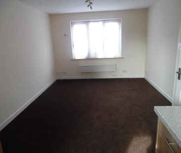 1 bedroom ground floor flat to rent - Photo 2