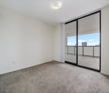 Modern Apartment Living with Spacious Balcony - Photo 5