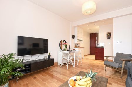 1 Bed Flat, Old Brompton Road, SW5 - Photo 3