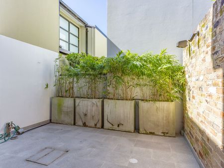 Statement Architecture in the heart of the village! - Photo 2