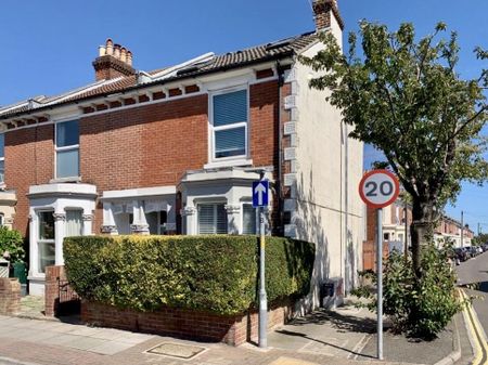 4 bedroom end of terrace house to rent - Photo 2