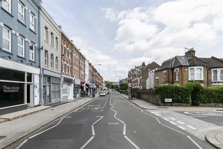 3 bedroom Flat To Let - Photo 3