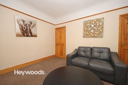 4 bed terraced house to rent in Hill Street, Newcastle-under-Lyme, Staffordshire - Photo 2