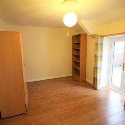 3 bedroom property to rent in Holmfirth - Photo 1