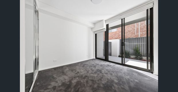 East Aspect courtyard large Living & Sunny - Photo 1