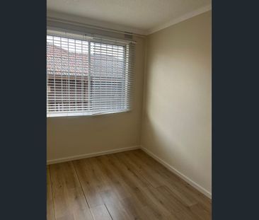 1/141 Good St, Rosehill, NSW 2142 - Photo 2