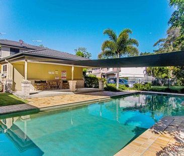 Safety gated townhouses in Runcorn - Photo 1