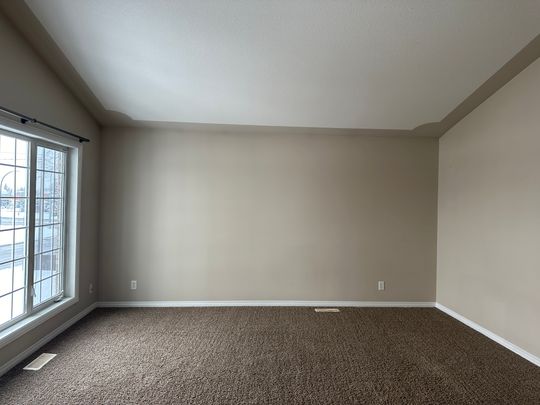 Spacious 2 Bed Apartment + Covered Parking included - Pet Friendly - Photo 1