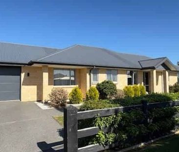 ROLLESTON - 4 BEDROOMS, 2 BATHROOMS, HEATPUMP, DOUBLE GARAGE - Photo 5