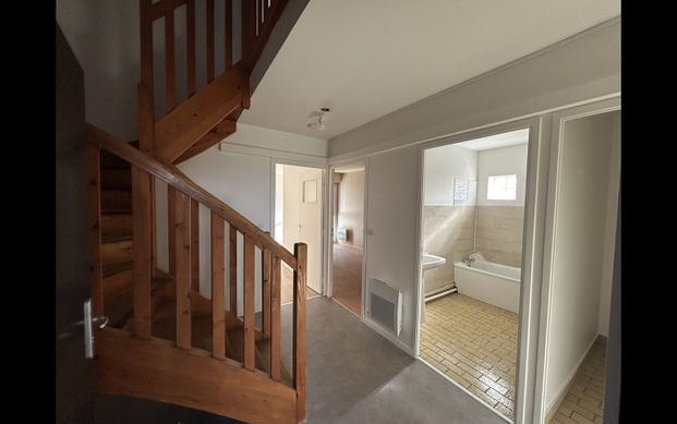 Location Appartement 3 pièces 68 m² Saint-Benoît-du-Sault - Photo 1