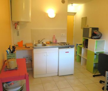 STUDIO, 15m², Nîmes-Rue des Marronniers, 320€ H.C - Photo 2