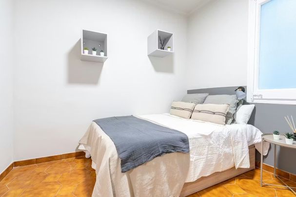 Plaça d'Alfons el Savi, Barcelona, Catalonia 08025 - Photo 1