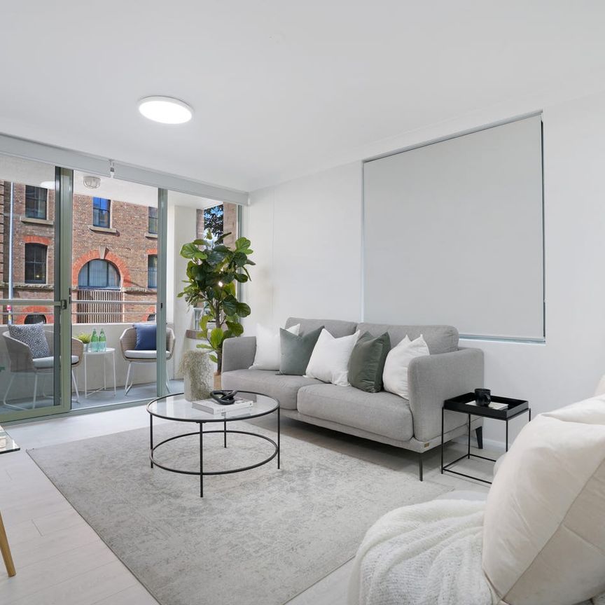 Immaculate 2-Bedroom Apartment with North-East Aspect - Photo 1
