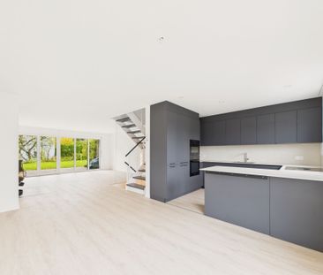 Modern 6.5-room family townhouse with lake view in Horgen – First o... - Photo 5
