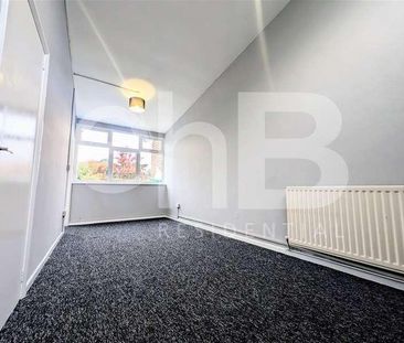 St. John's, Warwick, CV34 - Photo 1