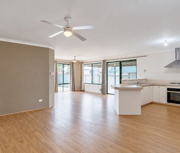 FANTASTIC FAMILY HOME WITH SIDE ACCESS! - Photo 4