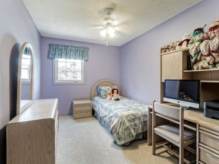 For Lease - 4 Astoreville Square, Brampton, Ontario - Photo 5