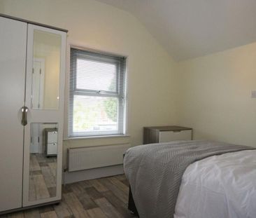 1 bedroom in a house share to rent - Photo 3