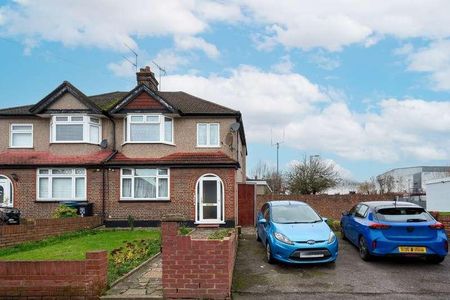 Southfield Avenue, Watford, Hertfordshire, WD24 - Photo 2