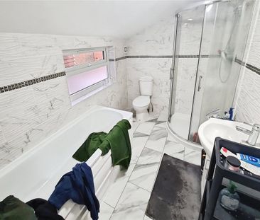 4 bedroom end of terrace house to rent - Photo 5