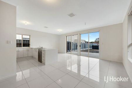 Spacious Family Home in Prime Location - Photo 2