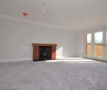 Beautifully Presented & Newly Built Detached House in White Colne - Photo 5