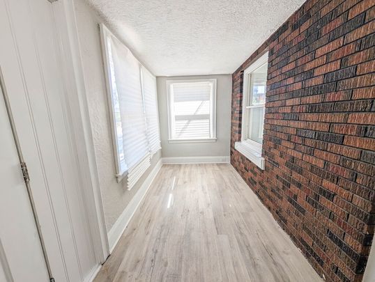 Bright & Spacious 1-Bedroom Unit in Central St. Catharines! - Photo 1