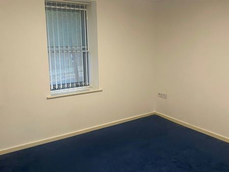 Flat to rent on - Photo 2