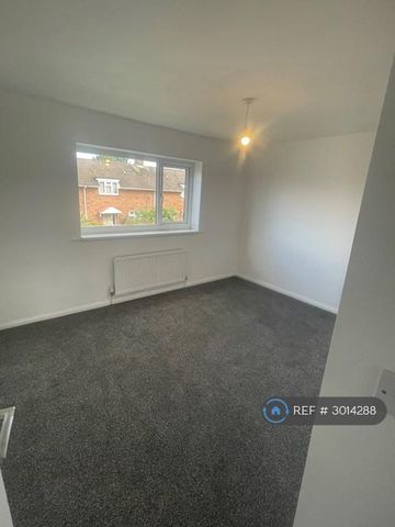 3 bedroom end of terrace house to rent - Photo 3