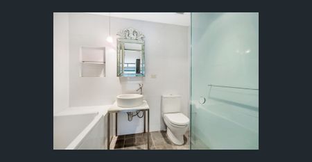 Designer apartment in prestigious ‘Meta’ on cusp of CBD - Photo 4